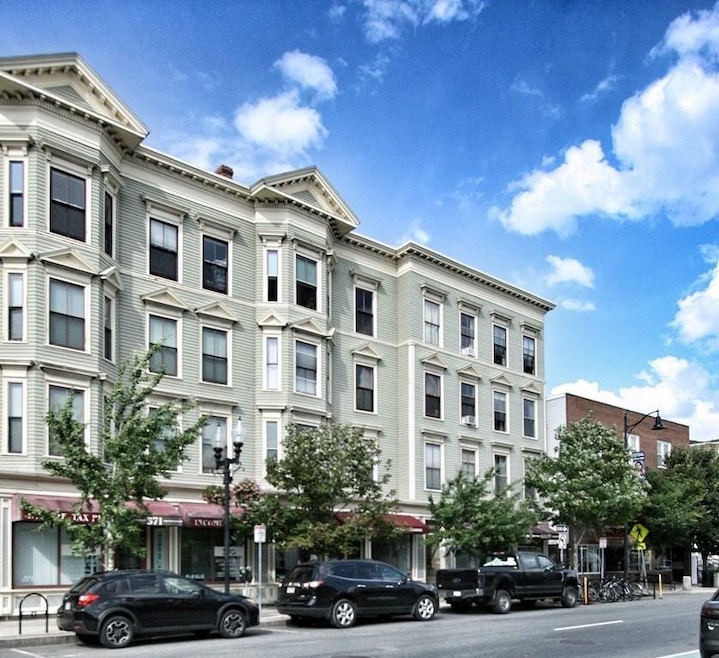 367 Somerville Ave unit B, Somerville, MA 02143 - photo 1