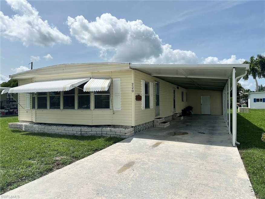 Manufactured / mobile home featuring a carport and