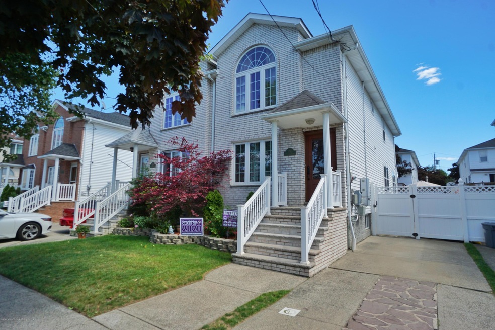 258 Malvine Ave, Staten Island, NY 10309 - photo 1