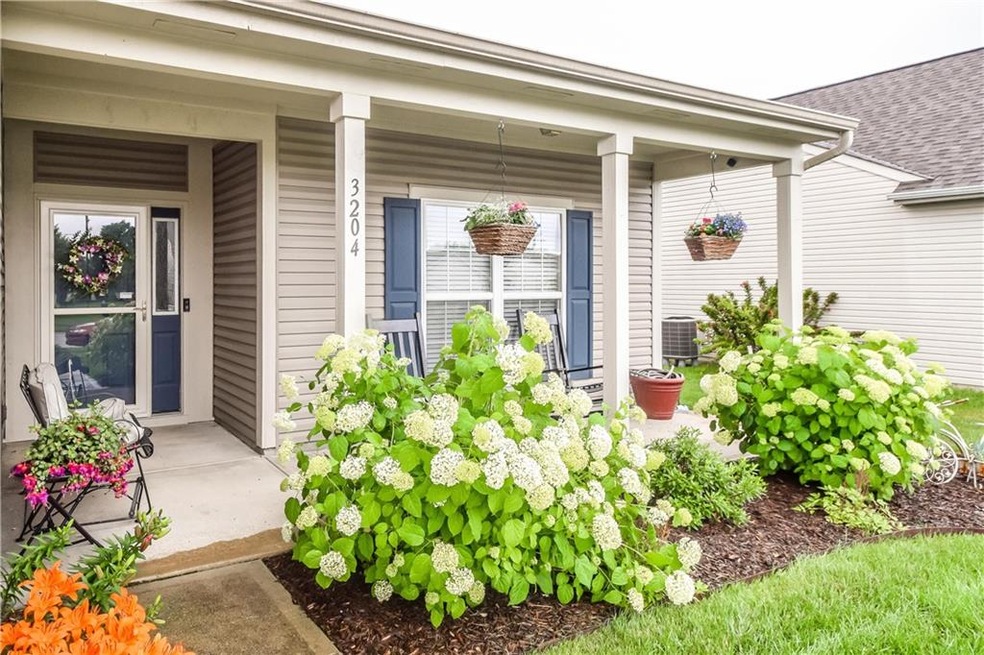 3204 Lodgepole Dr, Whiteland, IN 46184 - photo 1