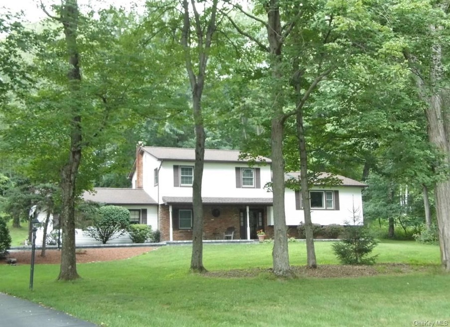 14 Pinebrook Loop, Hopewell Junction, NY 12533 - photo 1