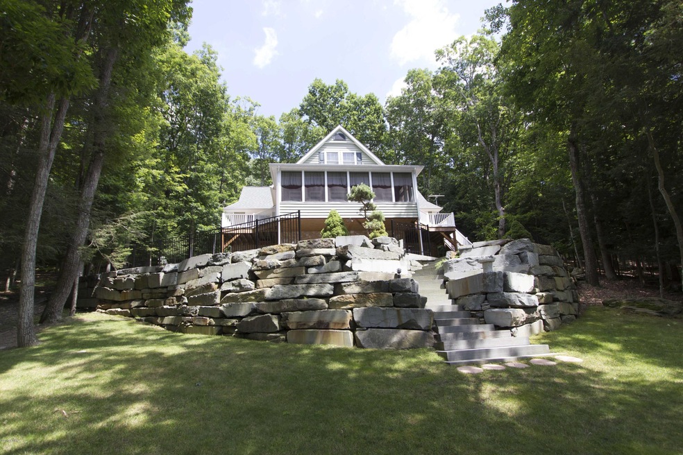 111 Woodledge East Lake Dr, Hawley, PA 18428 - photo 1