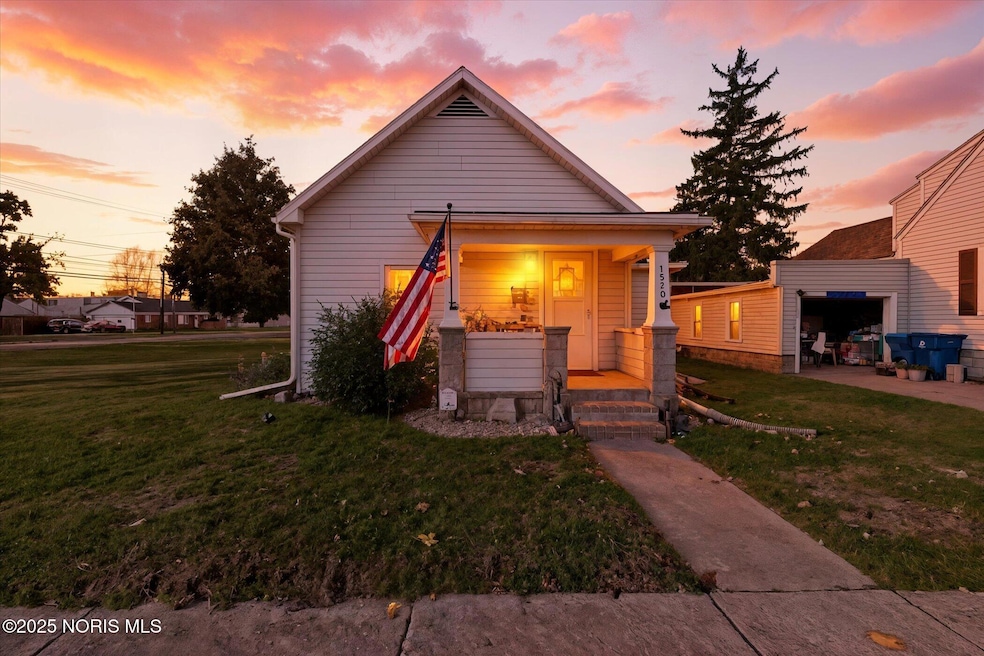 01-1520 Fenwick St-WindowStill-Photograp