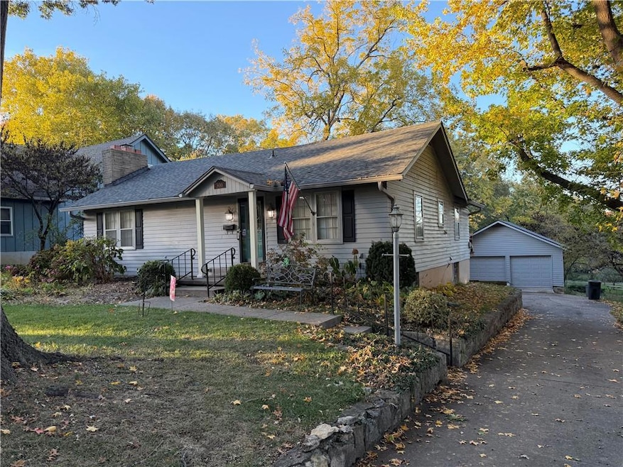 Do you like old houses? 