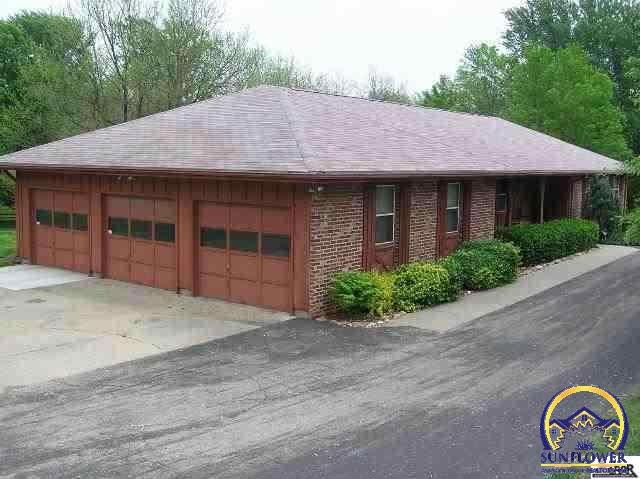 3520 SW Lincolnshire Rd, Topeka, KS 66614 - photo 1