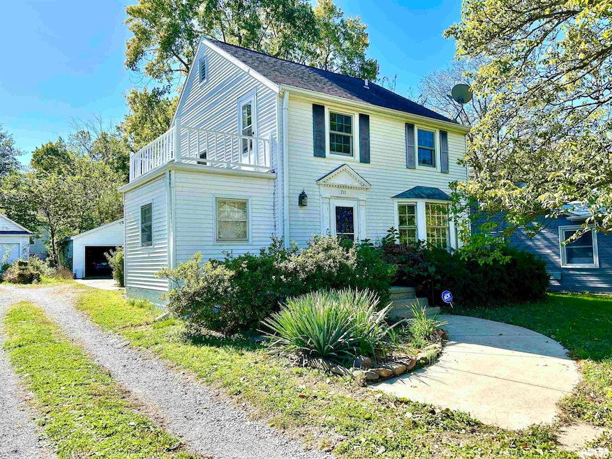 711 W Elm St, Carbondale, IL 62901 - photo 1