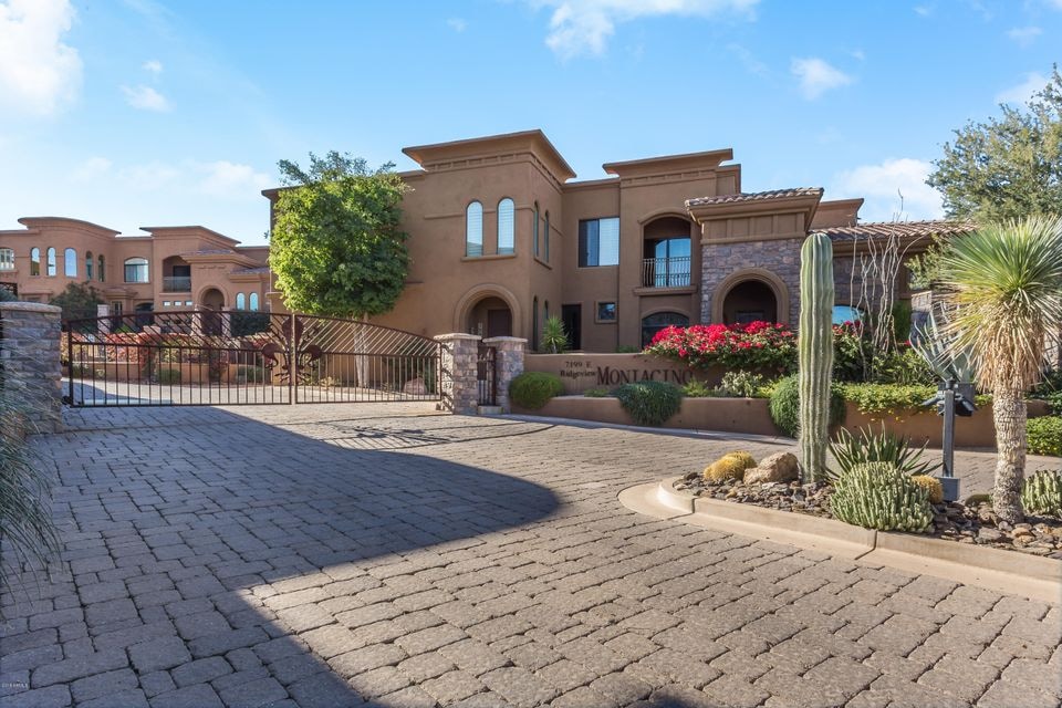 Gorgeous Complex