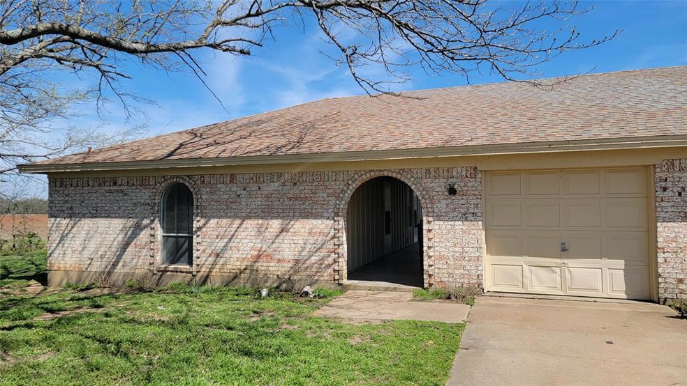 2102 Granbury St, Cleburne, TX 76033 - photo 1