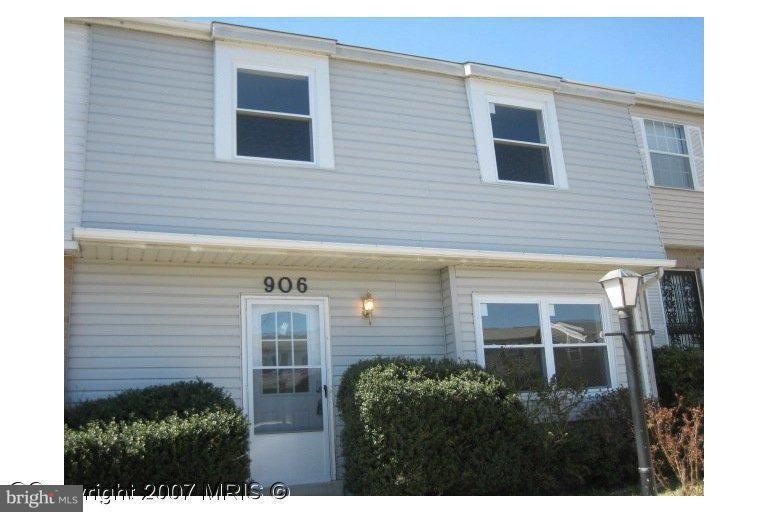 906 Portia Ct, Hyattsville, MD 20785 - photo 1