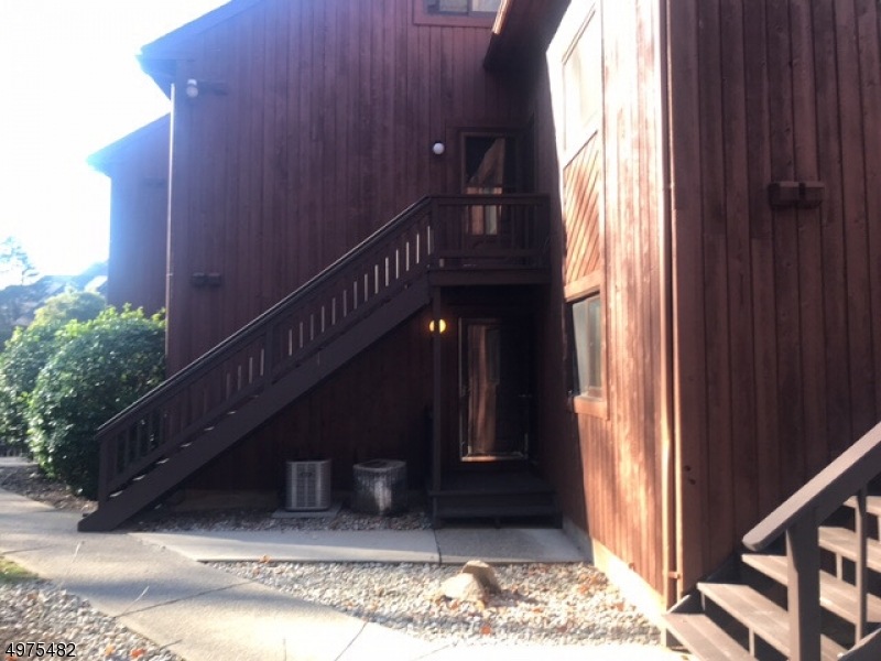 4 Red Lodge Dr, Vernon, NJ 07462 - photo 1