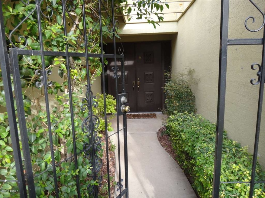 DSC01920 Front Entry
