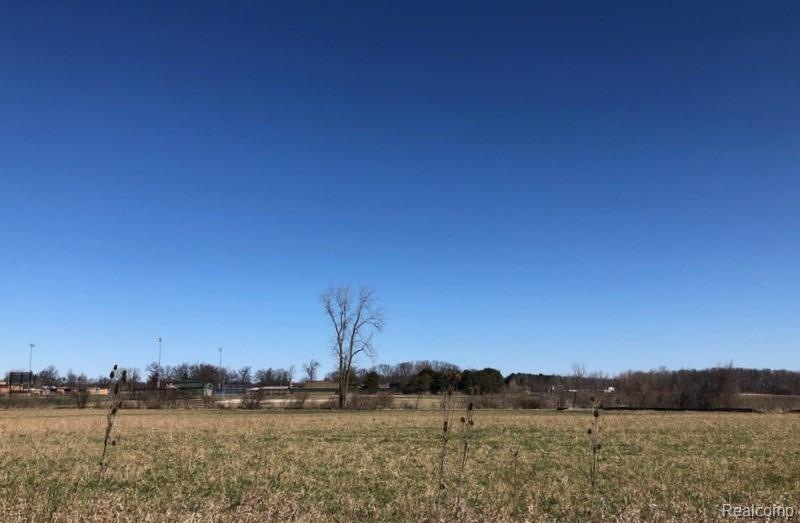 EXCELLENT CARLETON LOCATION! CITY WATER, NAT GAS +
