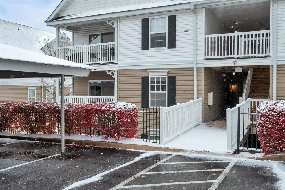 Updated 2 bedroom condo in Springhurst!