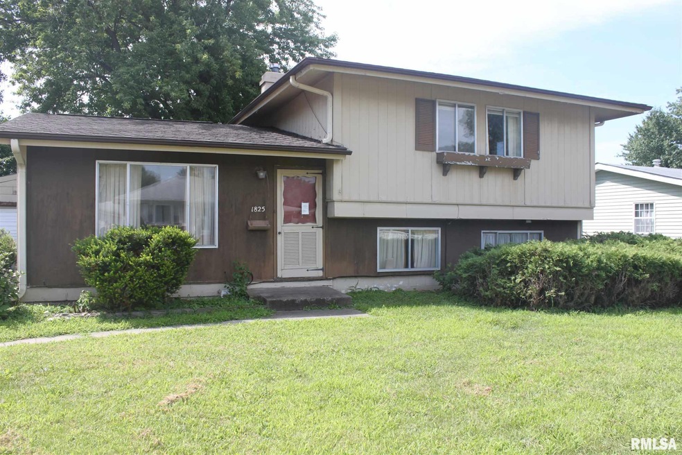 1825 W 36th St, Davenport, IA 52806 - photo 1