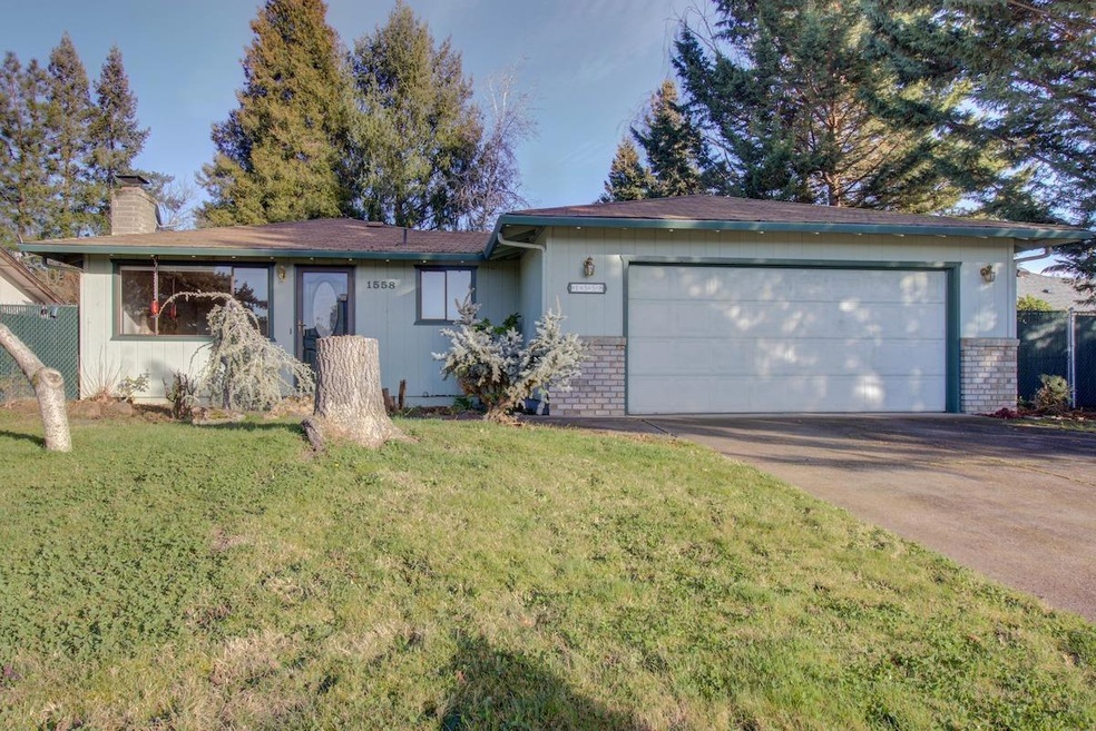 1558 Valley View Dr, Medford, OR 97504 - photo 1