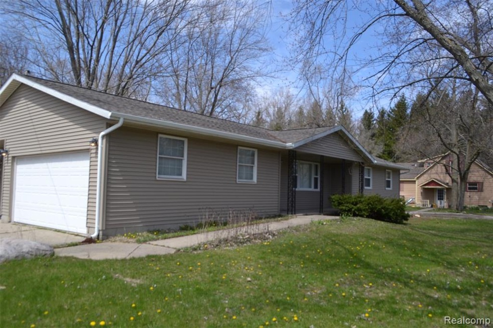 2314 N Linden Rd, Flint, MI 48504 - photo 1