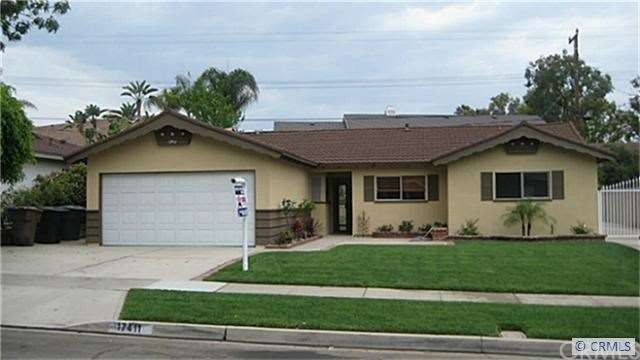Cute stater home new paint in & out.