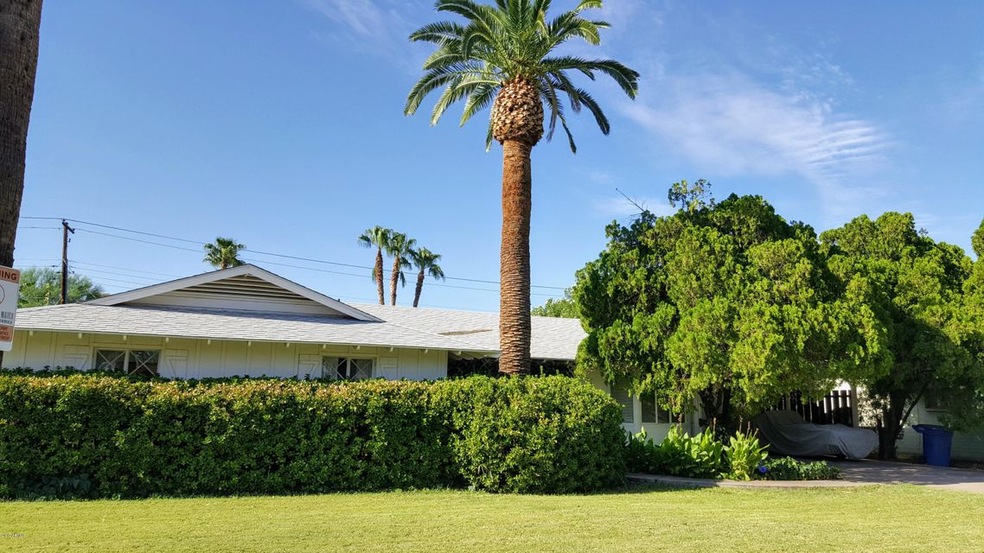 Palmcroft Dr with Irrigated yards