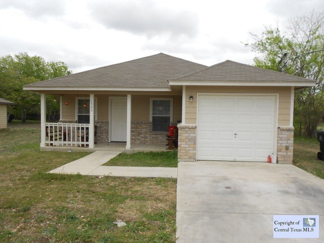 1557 N Heideke St, Seguin, TX 78155 - photo 1