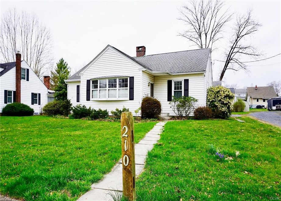 210 S 8th St, Quakertown, PA 18951 - photo 1