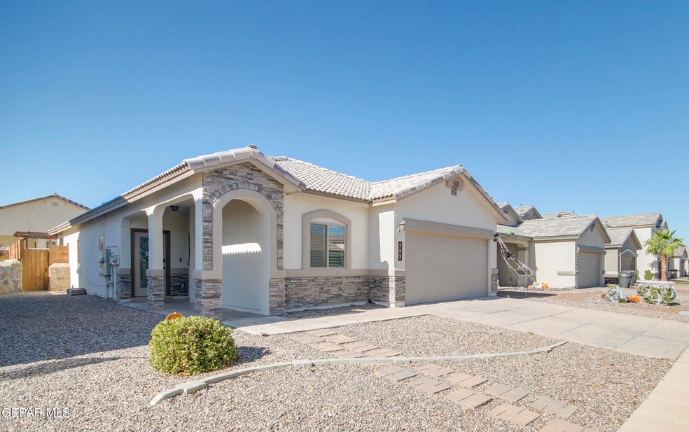 789 Oxfordshire St, El Paso, TX 79928 - photo 1