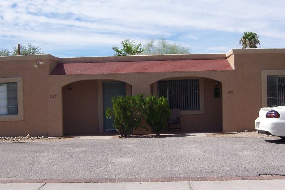Suburban 074