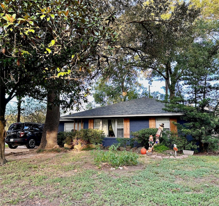 2326 Gardenia Dr, Houston, TX 77018 - photo 1