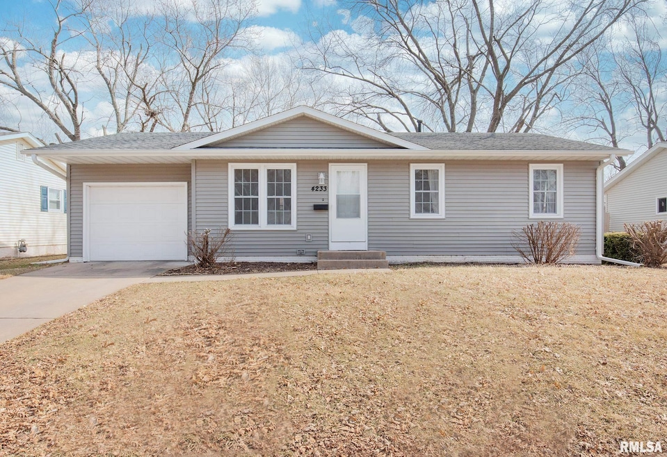 4233 Warren St, Davenport, IA 52806 - photo 1
