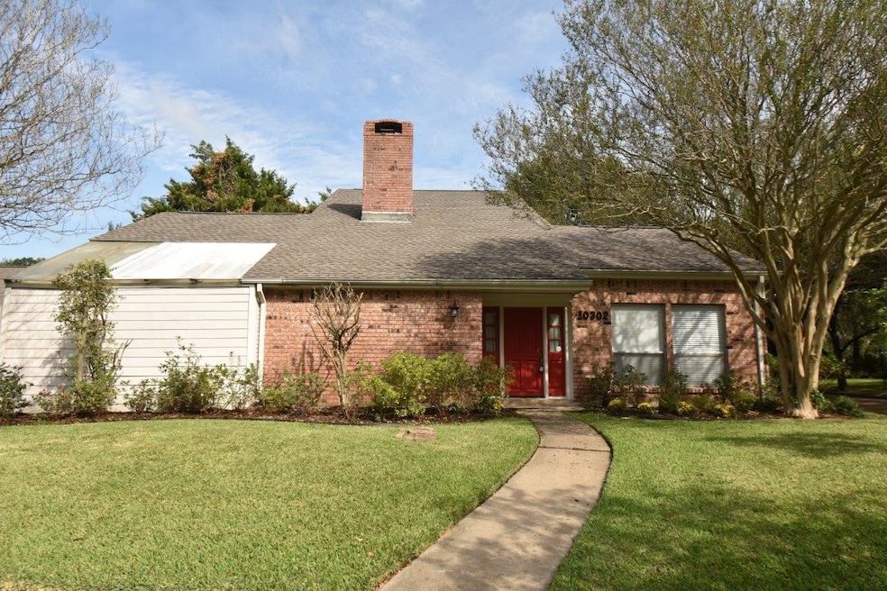 10302 Briar Dr, Houston, TX 77042 - photo 1