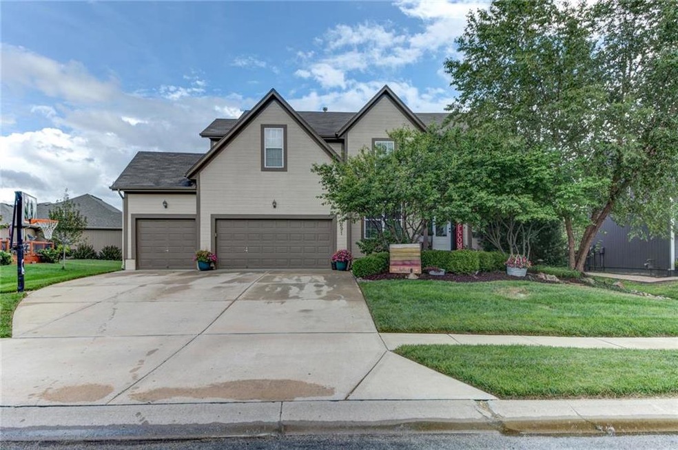 Three car garage & GORGOEOUS landscaping!