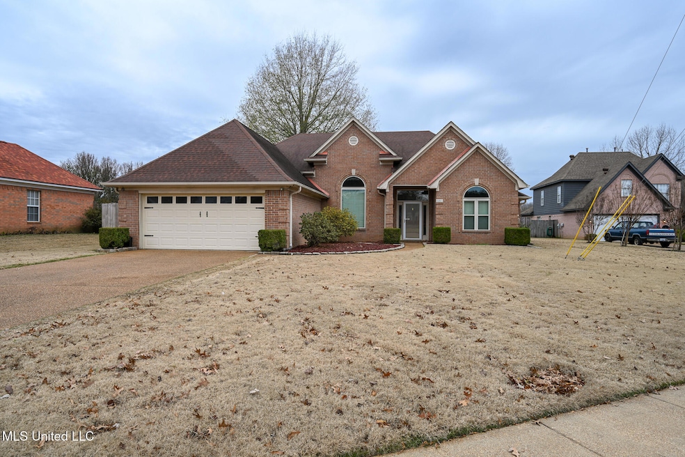 6813 Braybourne Main, Olive Branch, MS 38654 - photo 1