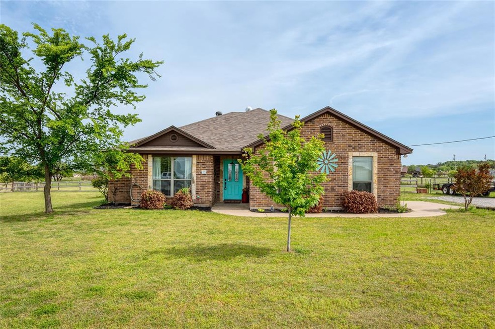 216 E Arbor Ct, Springtown, TX 76082 - photo 1