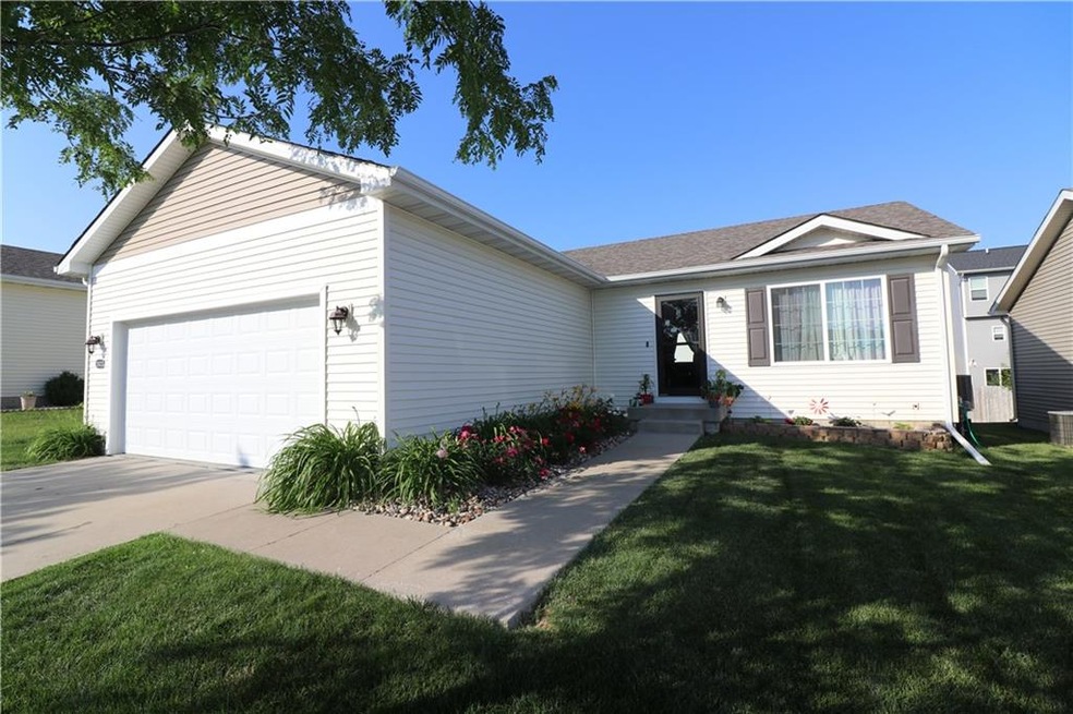 2623 Shadow Creek Ln, Des Moines, IA 50320 - photo 1