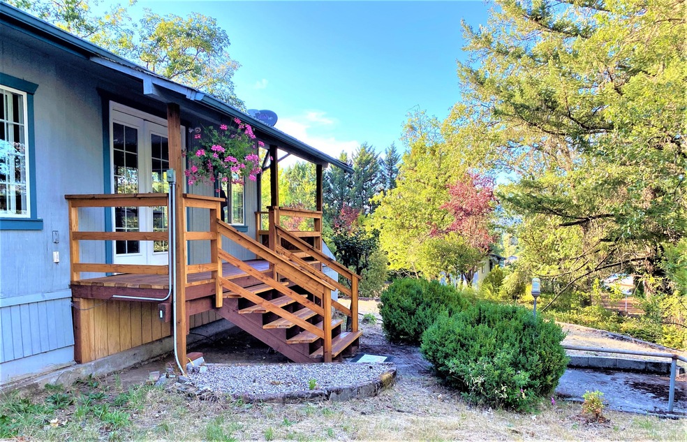 2100 Cloverlawn Dr, Grants Pass, OR 97527 - photo 1