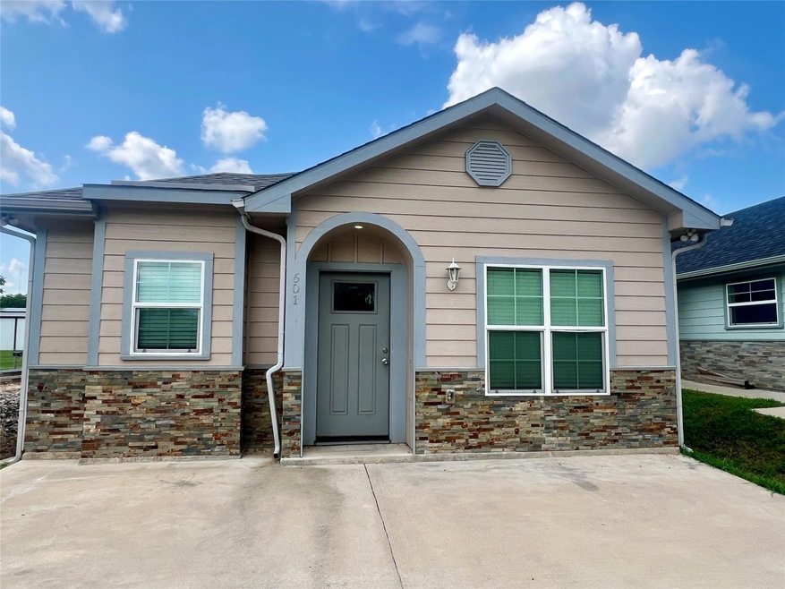 601 E Carter St, Sherman, TX 75090 - photo 1