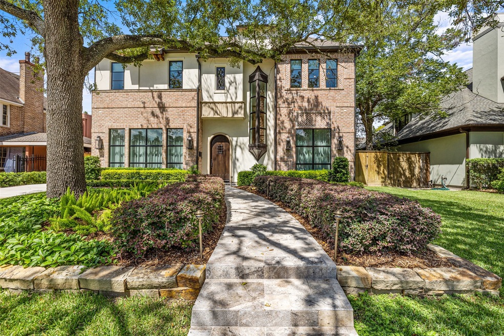 Welcome to your new River Oaks estate!  Many wonderful long-time neighbors await your arrival to join their receptive community.
