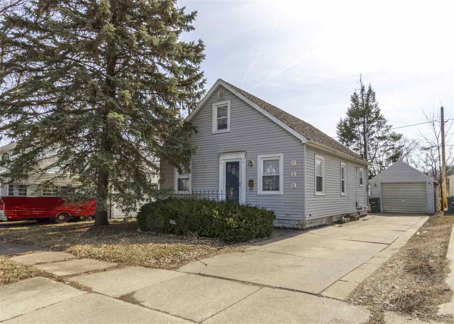 822 Byron Ave, Waterloo, IA 50702 - photo 1