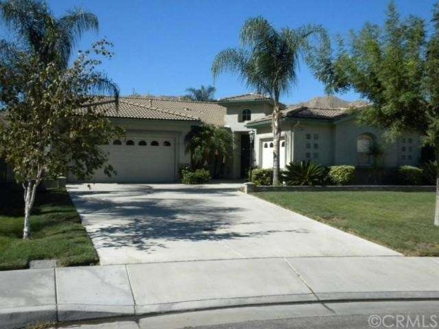 Wonderful curb appeal!
