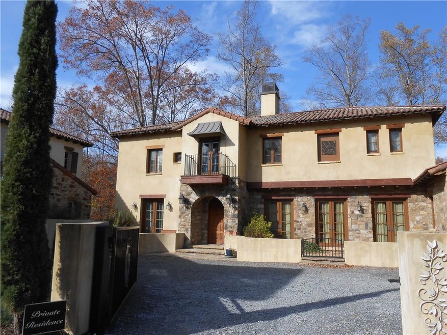 VILLA TREBBIANO - A stunning Tuscan style villa in