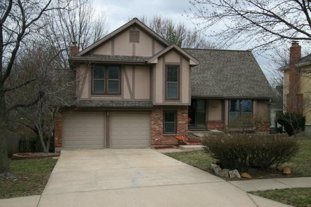 8617 Alden St, Lenexa, KS 66215 - photo 1