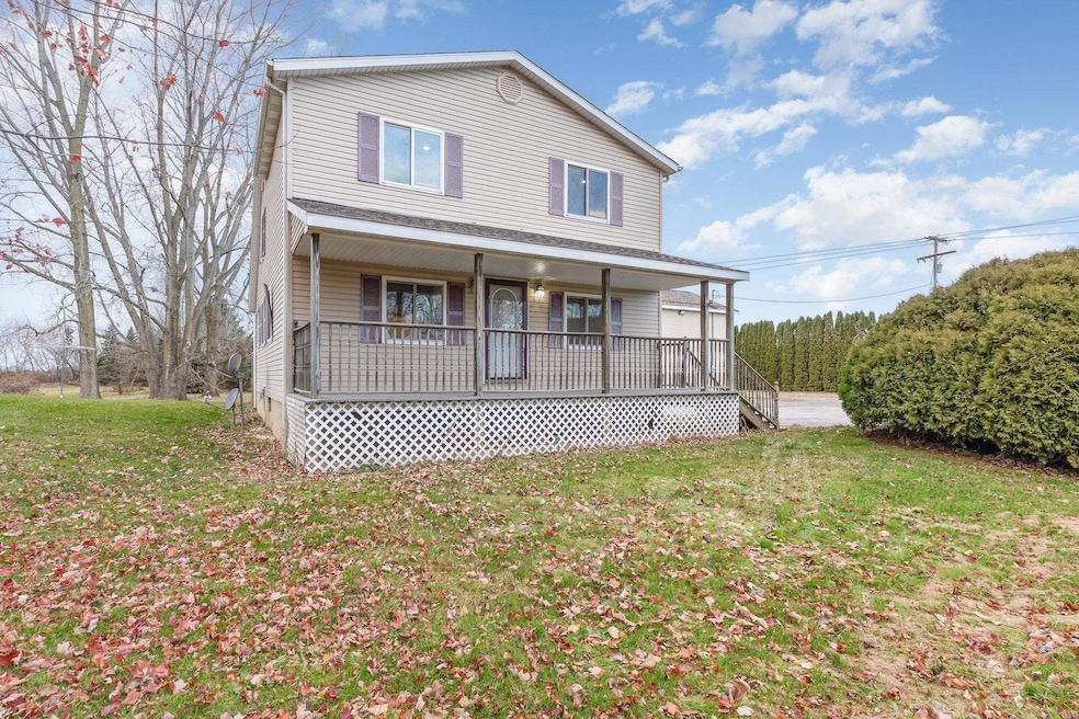 2951 N Huron Rd, Pinconning, MI 48650 - photo 1