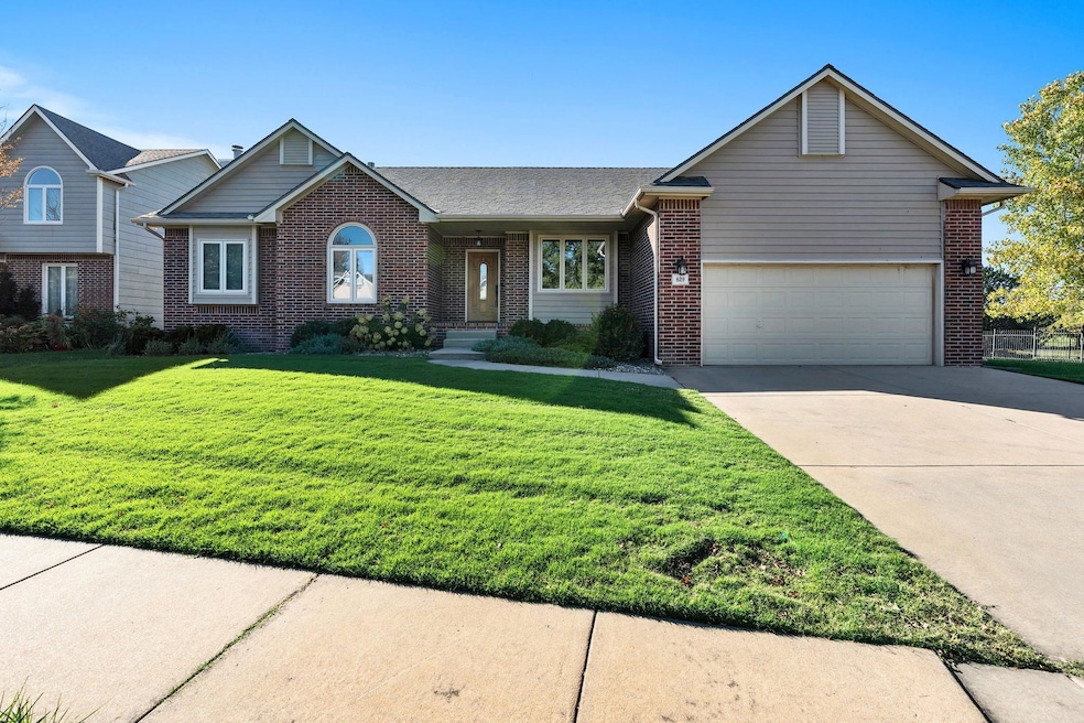 829 N Cedar Park St, Wichita, KS 67235 - photo 1