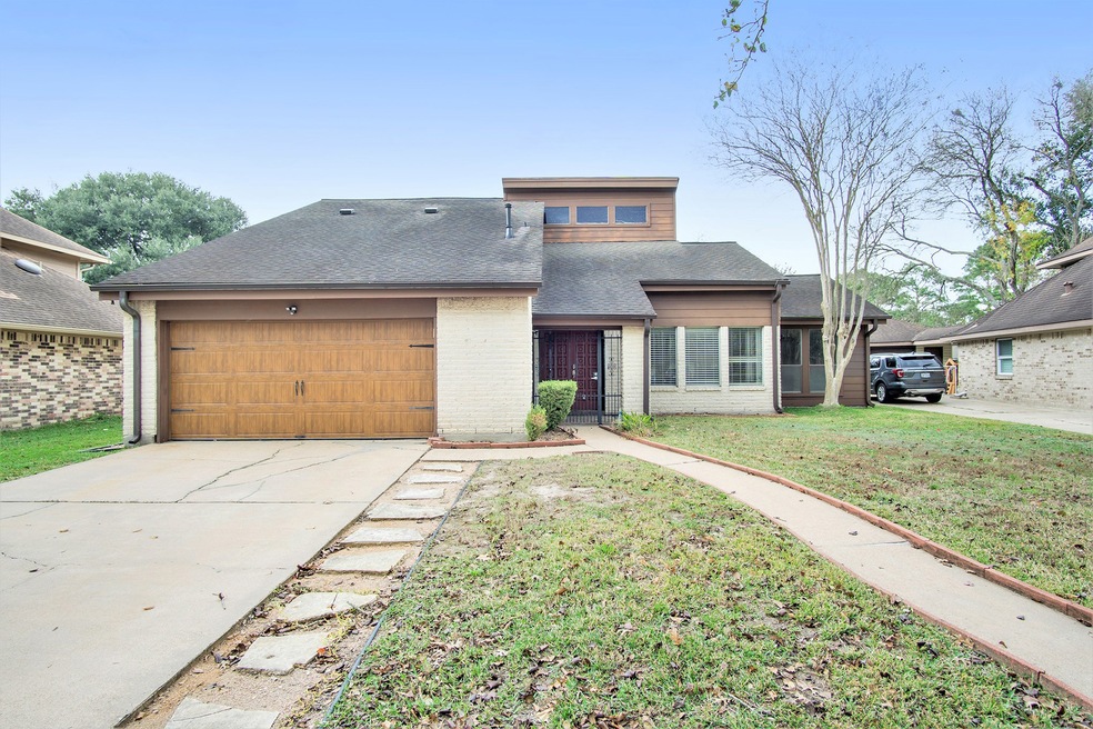 5910 Donwhite Ln, Houston, TX 77088 - photo 1
