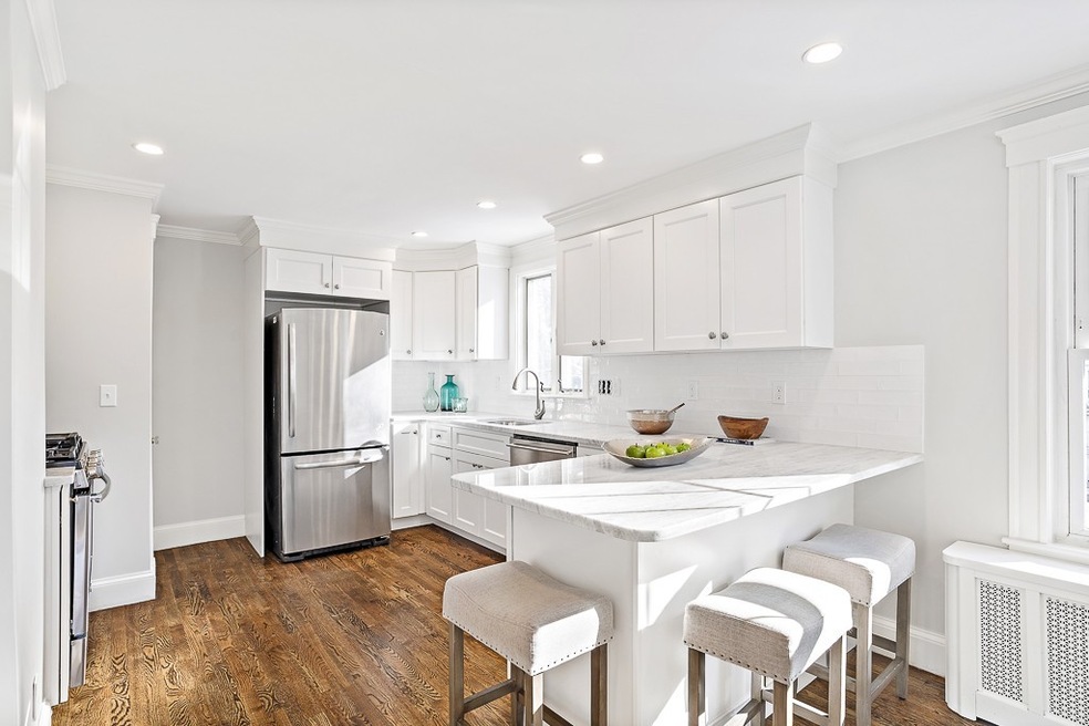 336 Vermont St, West Roxbury, MA 02132 - photo 1