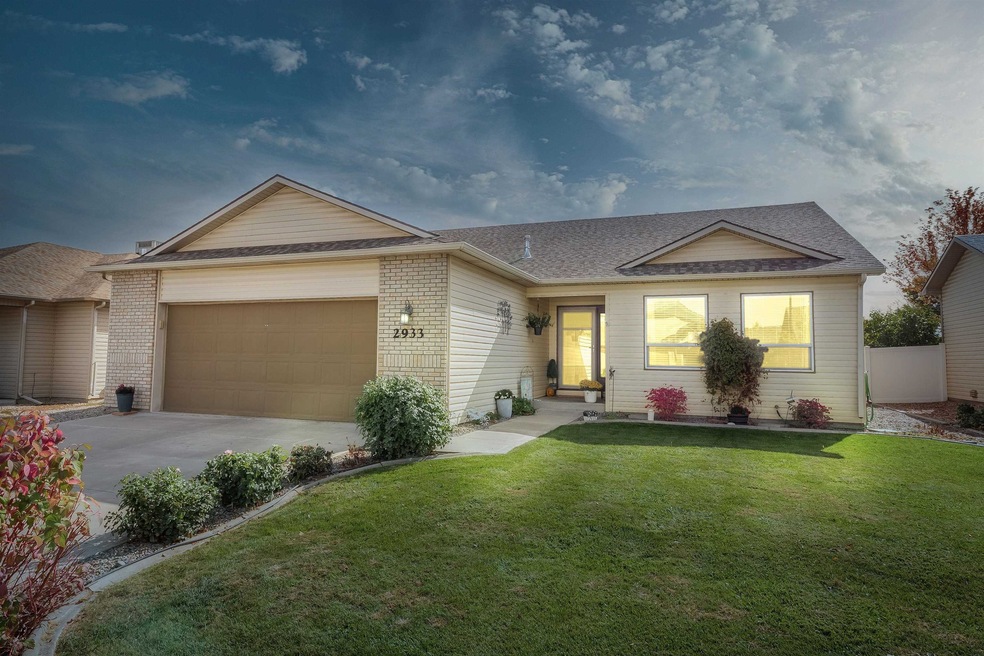 2933 Sylvia Ln, Grand Junction, CO 81504 - photo 1