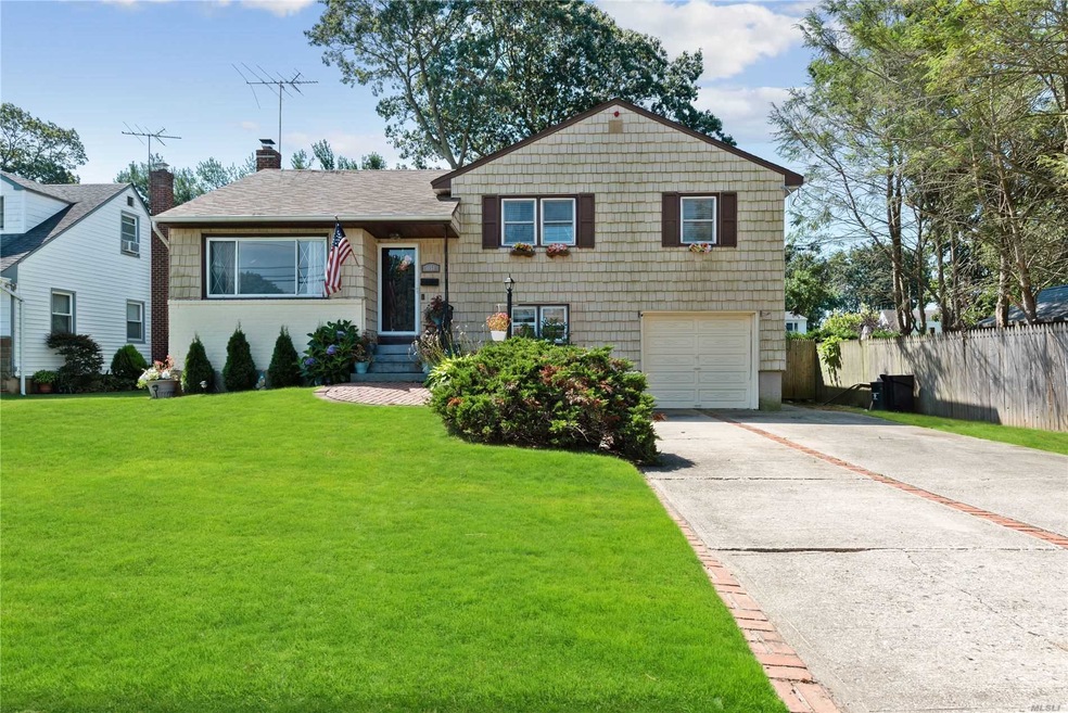 3854 Lincoln St, Seaford, NY 11783 - photo 1