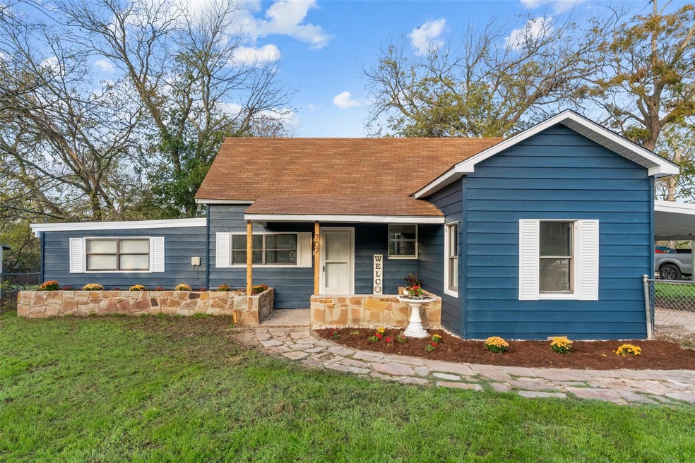 707 Liberty St, Weatherford, TX 76086 - photo 1