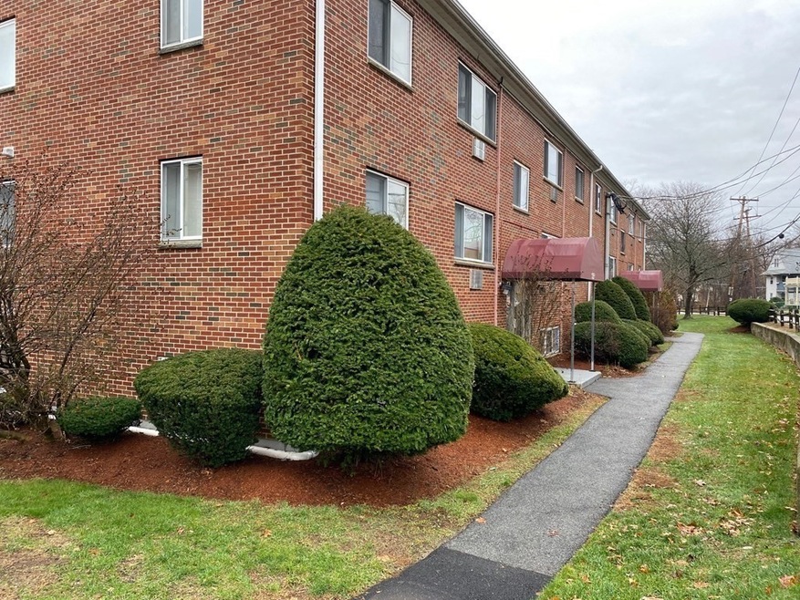 135 Winthrop St unit 12A, Framingham, MA 01702 - photo 1