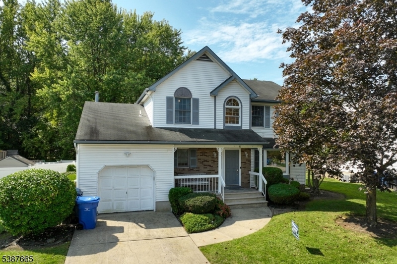 41 Lynn Ct, North Brunswick, NJ 08902 - photo 1