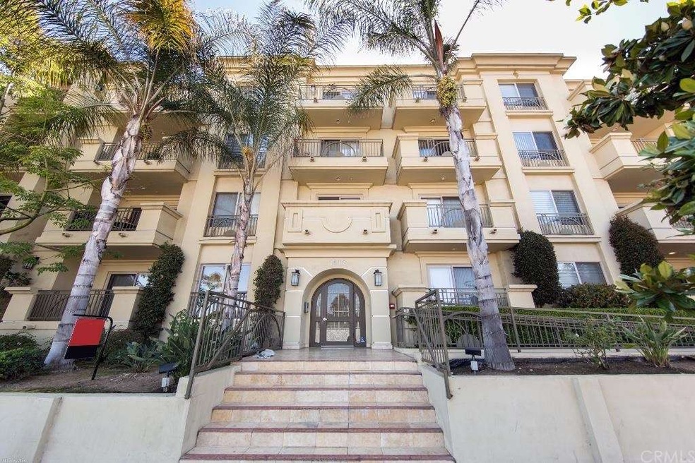 Luxury and elegant like-new Condo